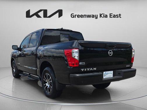 2024 Nissan Titan SV