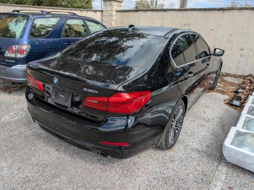 2018 BMW 530 530i