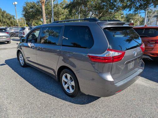 2017 Toyota Sienna LE