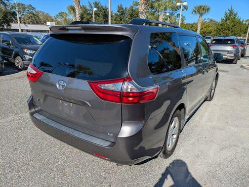 2017 Toyota Sienna LE