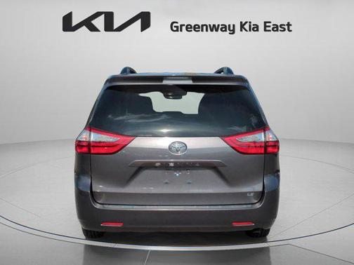 2017 Toyota Sienna LE