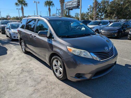 2017 Toyota Sienna LE