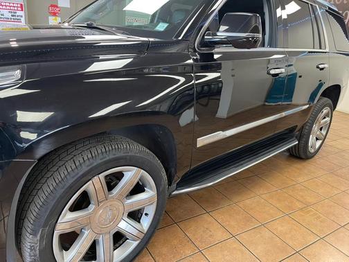 2017 Cadillac Escalade Luxury