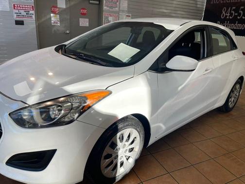 2017 Hyundai Elantra GT Base