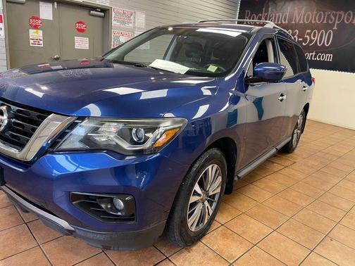 2017 Nissan Pathfinder SL