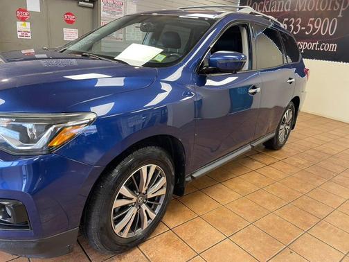 2017 Nissan Pathfinder SL