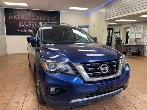 2017 Nissan Pathfinder SL