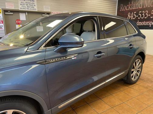 2019 Lincoln Nautilus Select