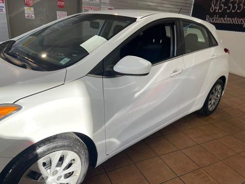 2017 Hyundai Elantra GT Base