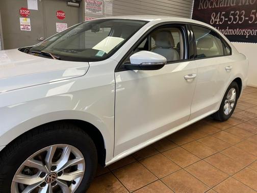 2018 Volkswagen Passat 2.0T R-Line