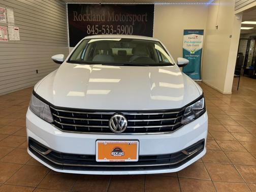 2018 Volkswagen Passat 2.0T R-Line