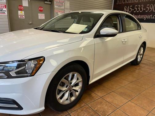 2018 Volkswagen Passat 2.0T R-Line