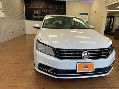 2018 Volkswagen Passat 2.0T R-Line
