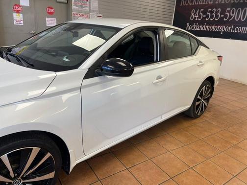 Pearl White Tricoat 2022 Nissan Altima SR Intelligent AWD