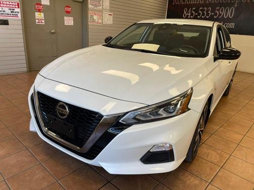 Pearl White Tricoat 2022 Nissan Altima SR Intelligent AWD