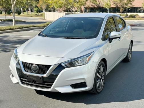 Brilliant Silver Metallic 2021 Nissan Versa 1.6 SV