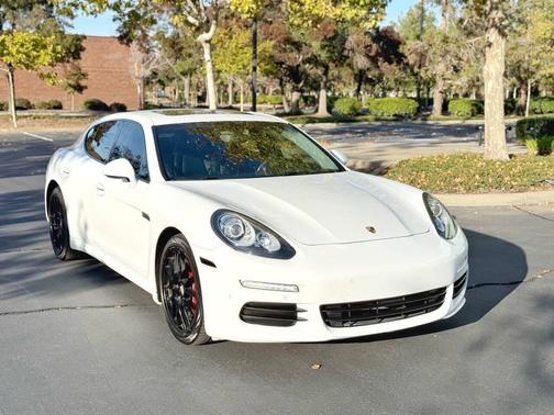 2015 Porsche Panamera 4