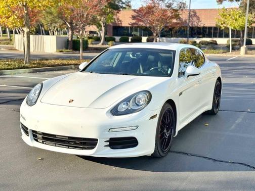 2015 Porsche Panamera 4
