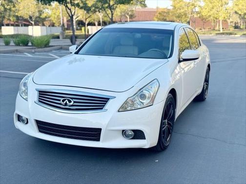 2015 INFINITI Q40 Base