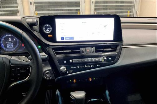 2024 Lexus ES 300h F SPORT Handling