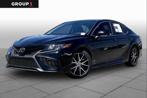 Midnight Black Metallic 2022 Toyota Camry SE
