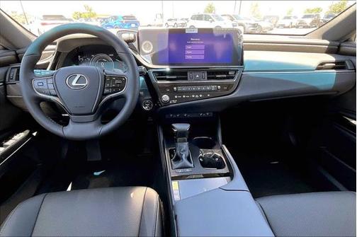 2025 Lexus ES 300h F SPORT Design
