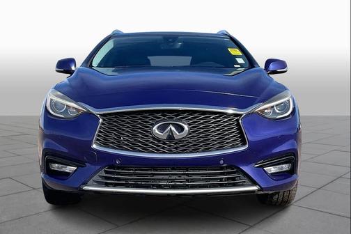 2017 INFINITI QX30 Premium