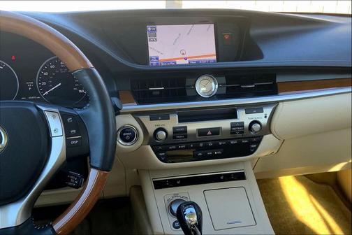 2013 Lexus ES 300h Base