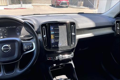 Crystal White Metallic 2019 Volvo XC40 T5 Inscription