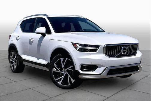 Crystal White Metallic 2019 Volvo XC40 T5 Inscription