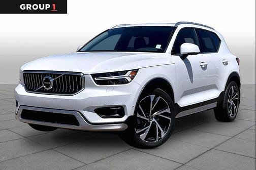 Crystal White Metallic 2019 Volvo XC40 T5 Inscription