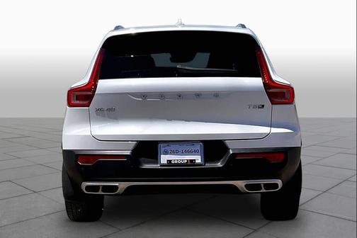 Crystal White Metallic 2019 Volvo XC40 T5 Inscription