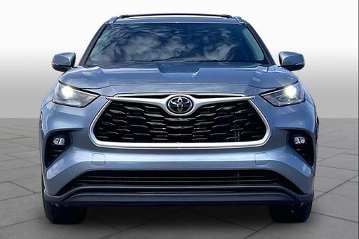 Moon Dust 2021 Toyota Highlander XLE