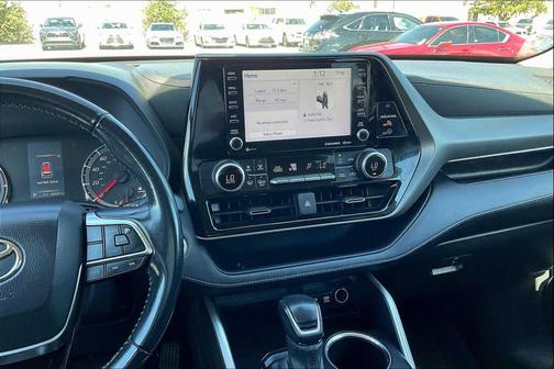 2021 Toyota Highlander LE