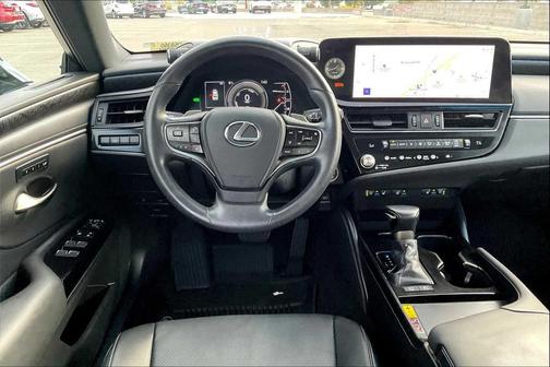 2025 Lexus ES 300h Base