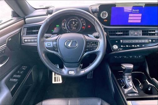 2024 Lexus ES 300h F SPORT Handling