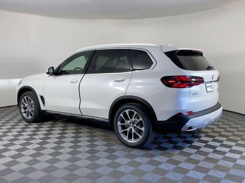 Mineral White Metallic 2026 BMW X5 sDrive40i