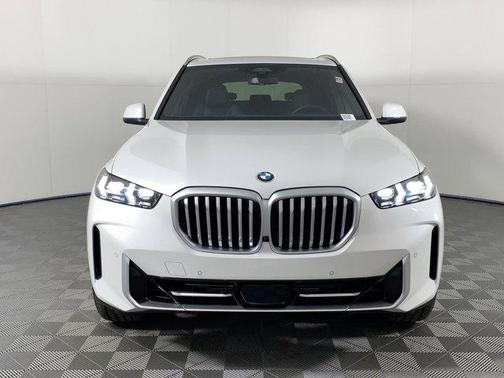 Mineral White Metallic 2026 BMW X5 sDrive40i