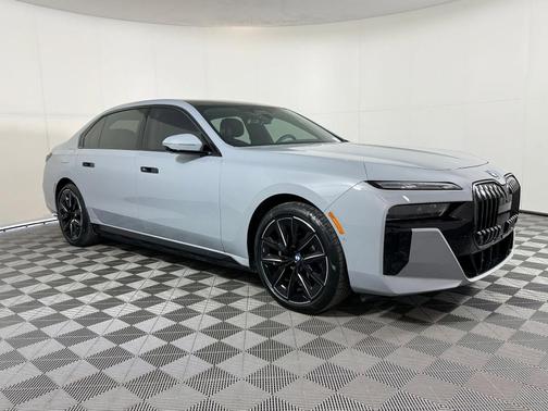 2025 BMW 750e xDrive