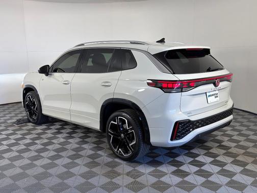 2025 Volkswagen Tiguan 2.0T SEL R-Line