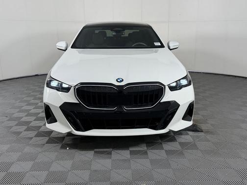 Alpine White 2024 BMW 540 i xDrive