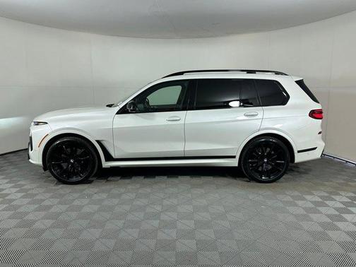 2025 BMW X7 M60i
