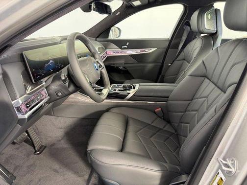 Space Silver 2026 BMW i7 EDrive50