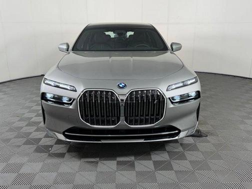 Space Silver 2026 BMW i7 EDrive50