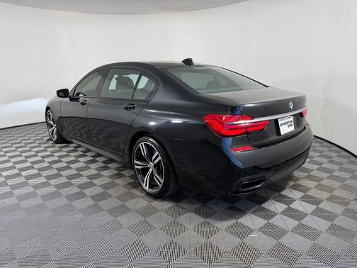 Black Sapphire Metallic 2019 BMW 740 i