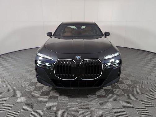 2025 BMW 760 760i xDrive