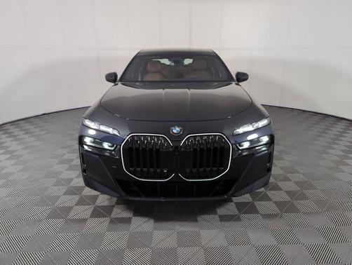 2025 BMW 760 760i xDrive