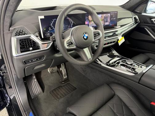 Black Sapphire Metallic 2026 BMW X7 xDrive40i