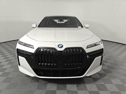 2025 BMW 740 i