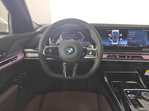 2025 BMW 740 i